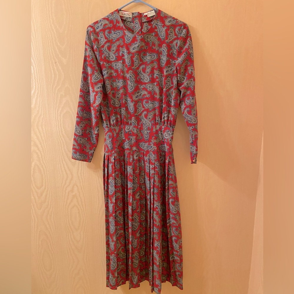 Talbots (6) Sleek Silky Paisley Red Long Sleeve Tea Length Vintage Dress